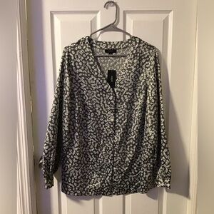 NWT!  Alfani Grey and White Patterned Blouse